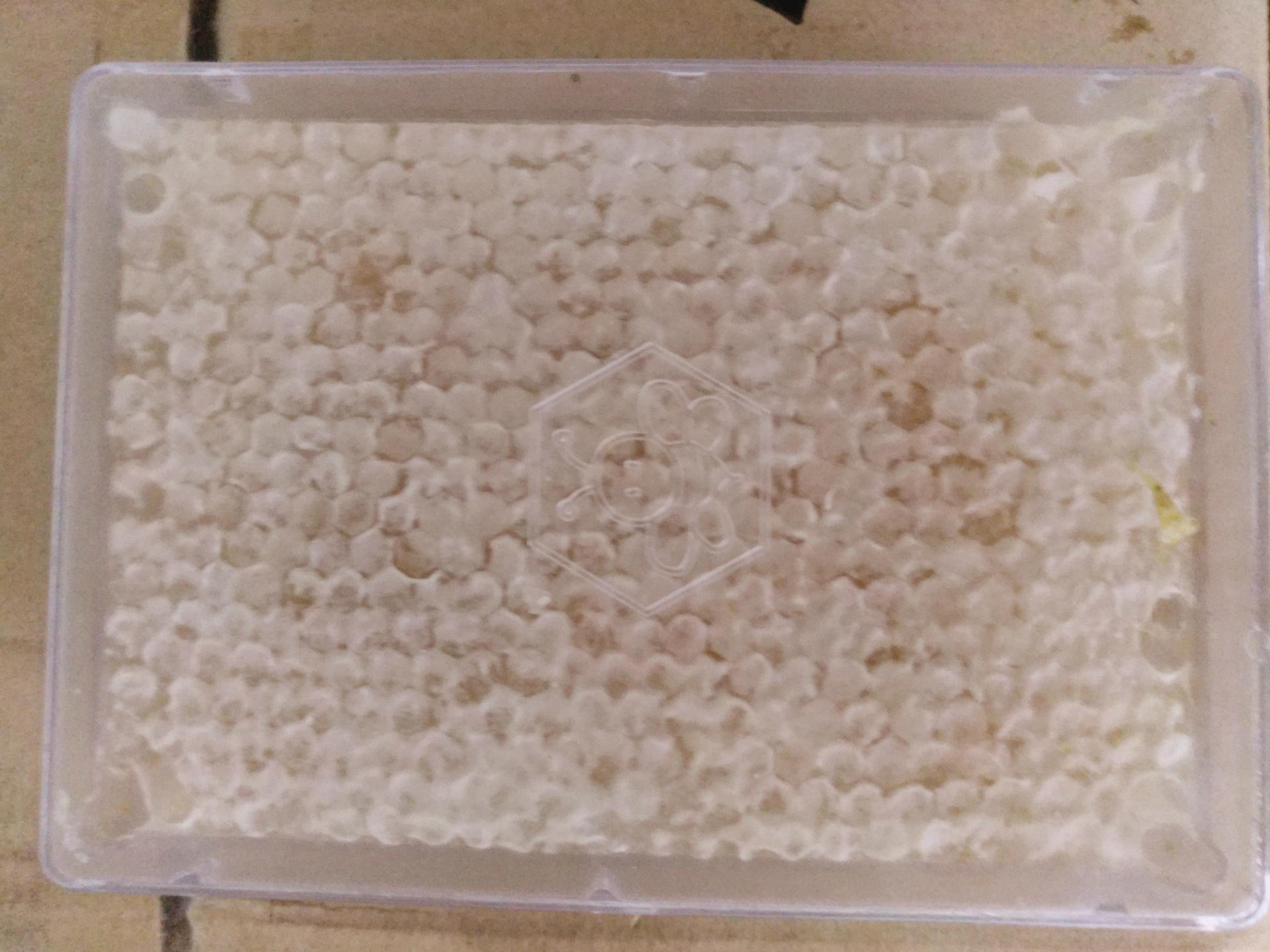 优质精装蜂巢蜜500克装  盒装蜂巢蜜   优质成熟蜜