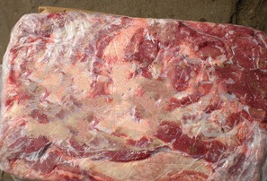供应冷冻猪中方肉，猪筒骨，猪尾骨